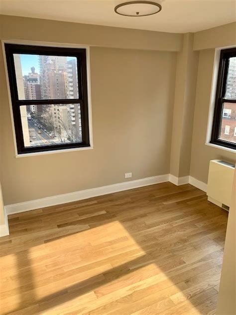 305 east 86th street  The 999 Square Feet unit is a 1 bed, 1 bath apartment unit